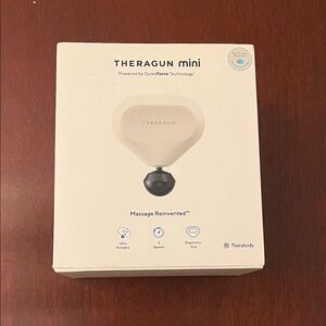 Therabody Theragun Mini - Cream and Black